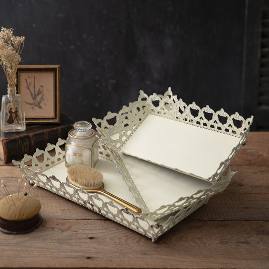 Evelyn Tray
